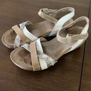 Munro White Eden Leather Sandal Size 6